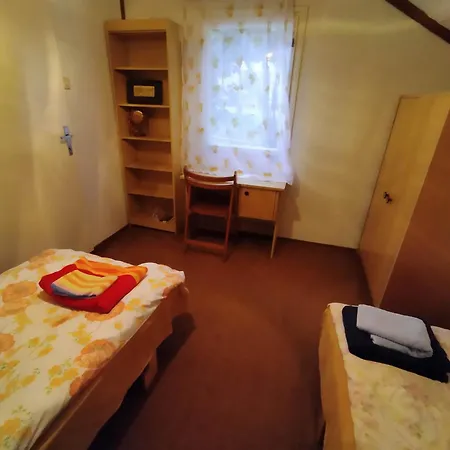 Semesterbostad Tristar House *